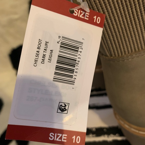 NWT DOLCE VITA CHELSEA BOOT
STYLLI LEIGHA
SIZE 10 - Picture 9 of 10